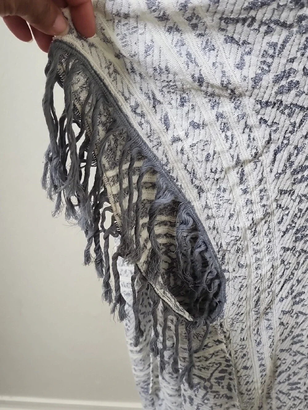 Free People Grey & White Patterned Open Front Fringe Kimono Size XS/S Swim Cover - Picture 9 of 9